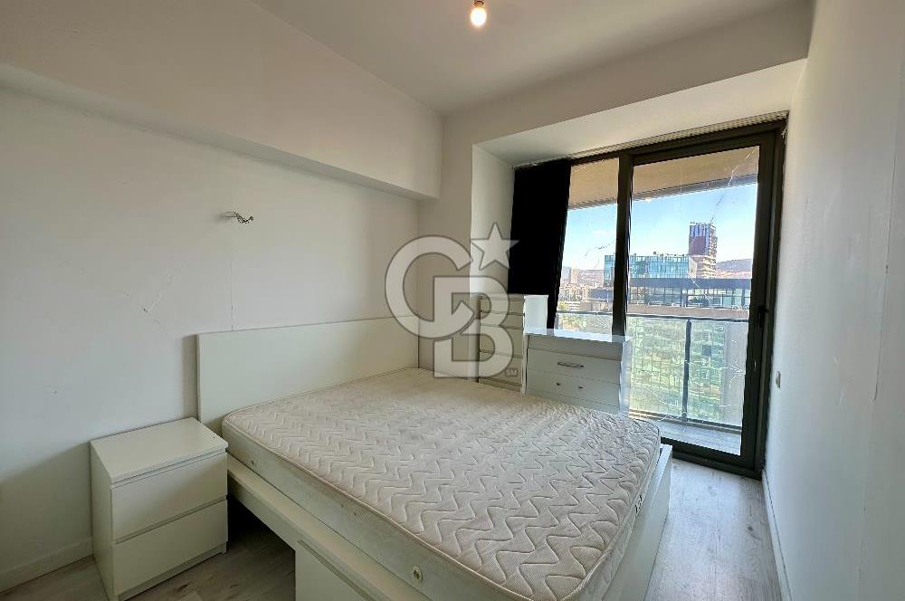 Ontan Bayraklı'da Kiralık Eşyalı Cadde Cepheli Ferah 1+1 Daire