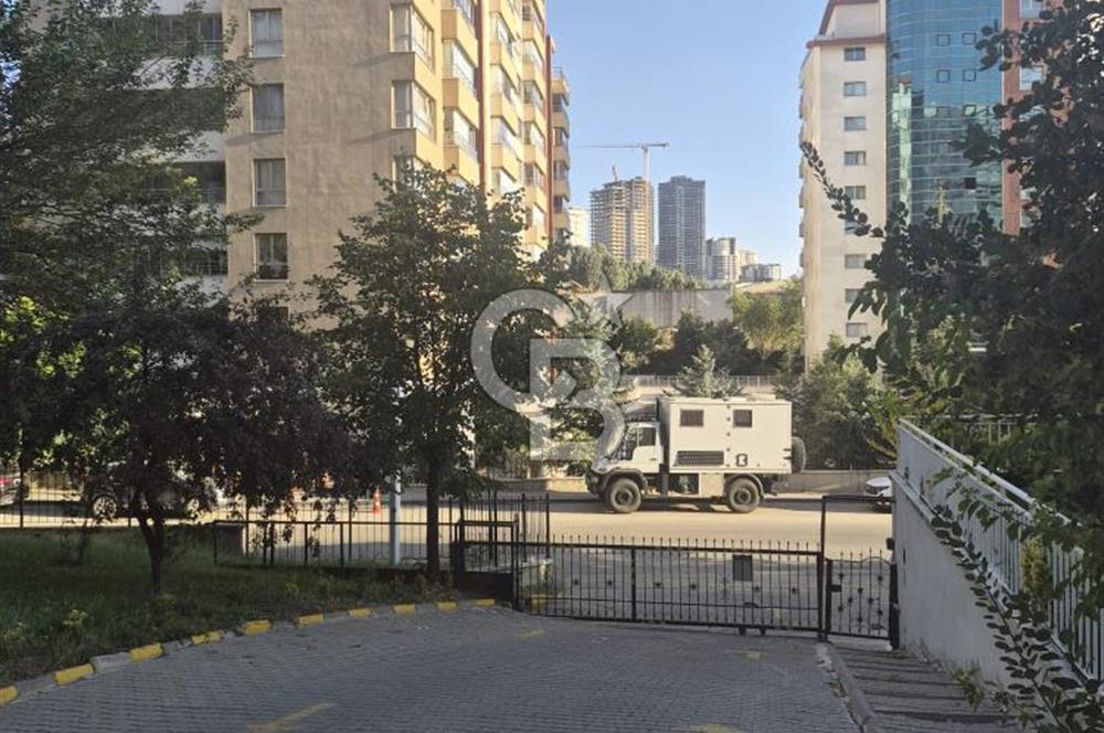 Yıldızevler'de Vadi Manzaralı, Havuzlu Bağ Sitesi Satılık 3+1