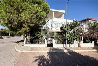 DİDİM EFELERDE, MERKEZİ KONUMDA ÖZEL BAHÇELİ VE EŞYALI 3+1 VİLLA - 1 - 370022