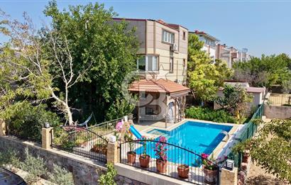 Villakentte Emsalsiz Müstakil Havuzlu Bahçeli 6+3 Triplex Villa
