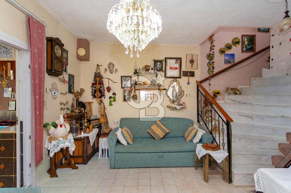 Foça Mercankent Sitesi'nde Satılık 2+1 Fırsat Villa