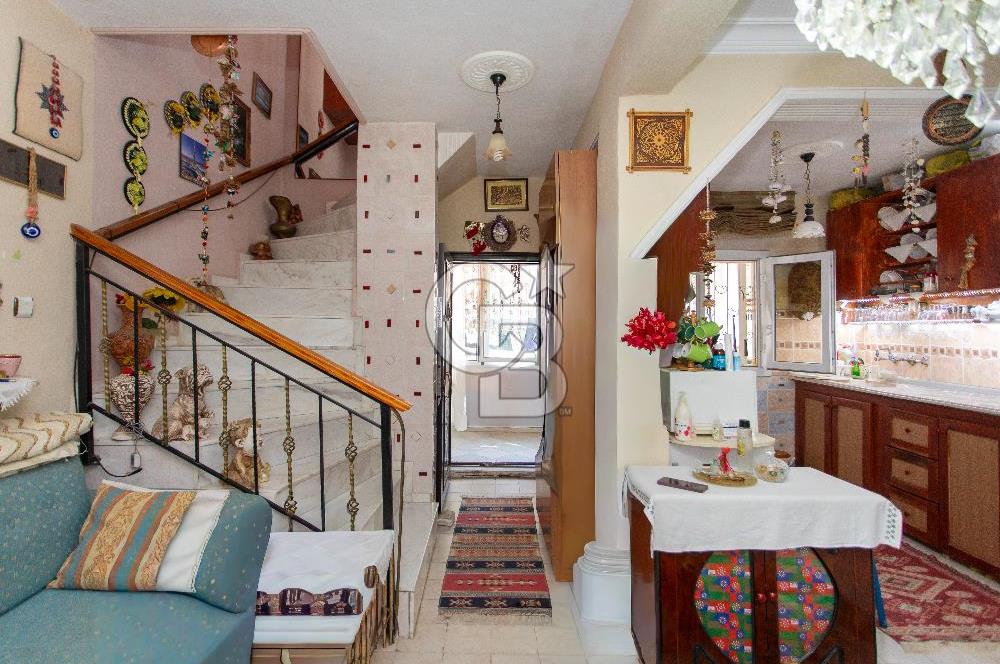 Foça Mercankent Sitesi'nde Satılık 2+1 Fırsat Villa