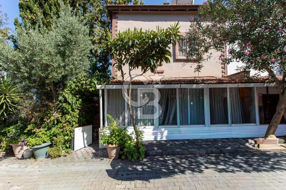 Foça Mercankent Sitesi'nde Satılık 2+1 Fırsat Villa