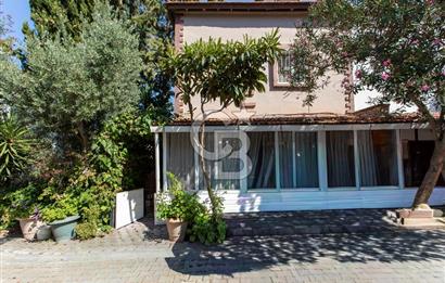 Foça Mercankent Sitesi'nde Satılık 2+1 Fırsat Villa