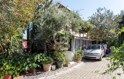 Foça Mercankent Sitesi'nde Satılık 2+1 Fırsat Villa