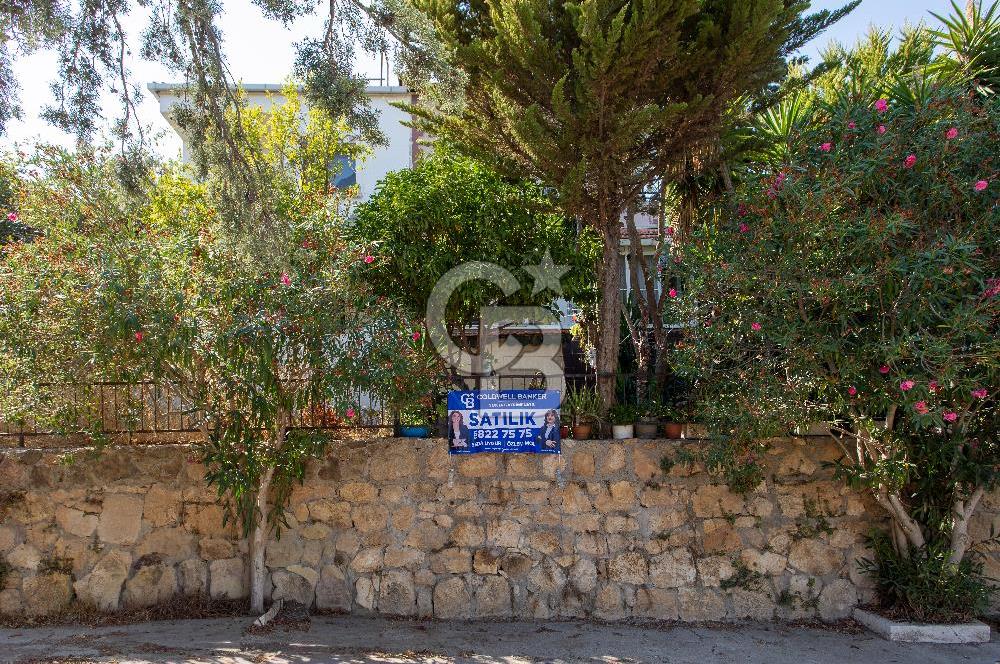 Foça Mercankent Sitesi'nde Satılık 2+1 Fırsat Villa