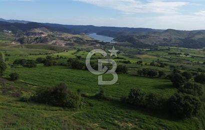 ÇANAKKALE KEMEL KÖYÜNDE BARAJ MANZARALI YATIRIMLIK TARLA