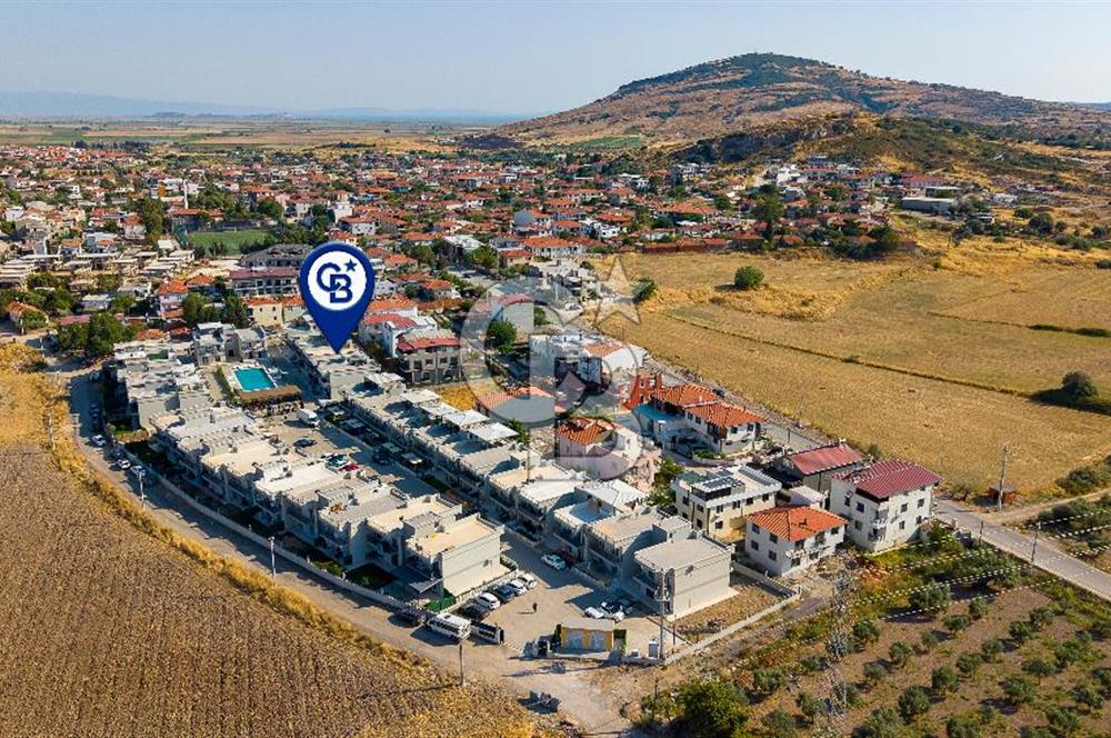 Foça Yenibağarası Havuzlu Sitede 1+1 Kiralık Daire