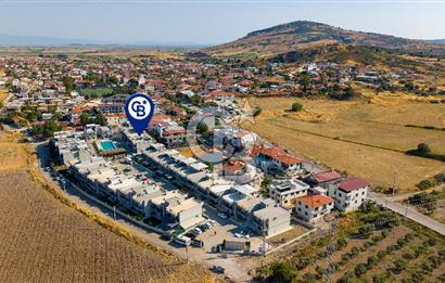 Foça Yenibağarası Havuzlu Sitede 1+1 Kiralık Daire