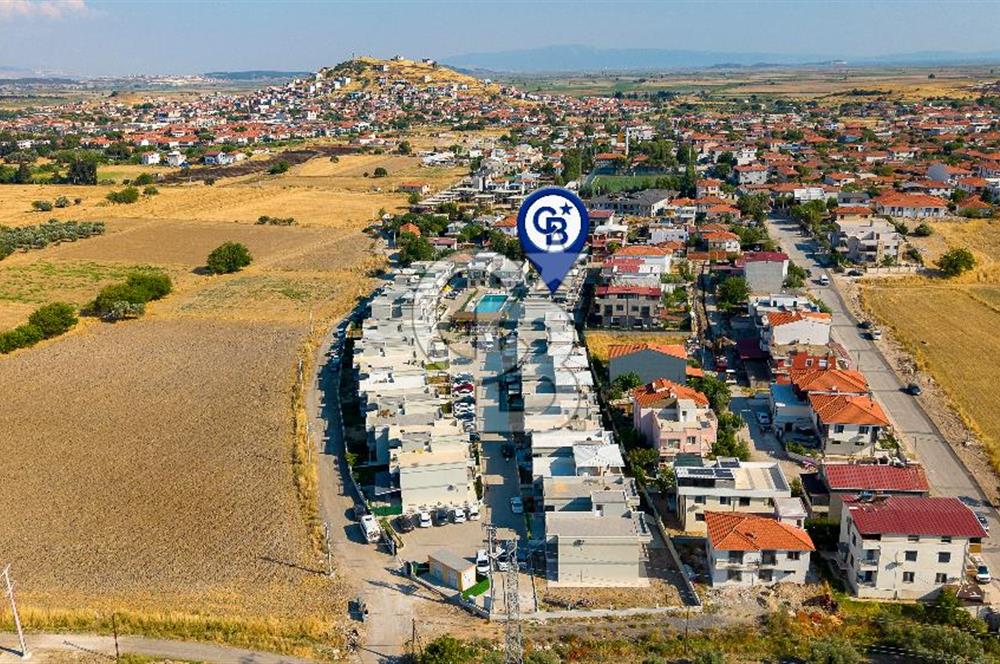 Foça Yenibağarası Havuzlu Sitede 1+1 Kiralık Daire
