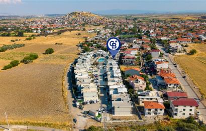 Foça Yenibağarası Havuzlu Sitede 1+1 Kiralık Daire