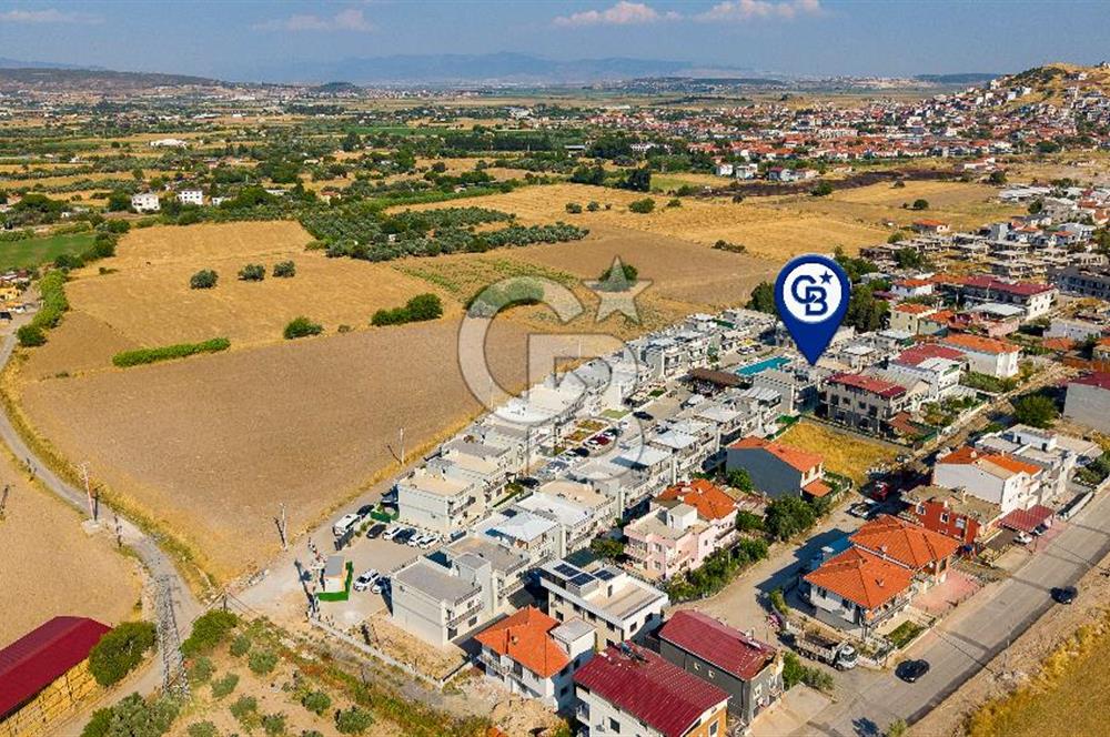 Foça Yenibağarası Havuzlu Sitede 1+1 Kiralık Daire
