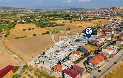 Foça Yenibağarası Havuzlu Sitede 1+1 Kiralık Daire