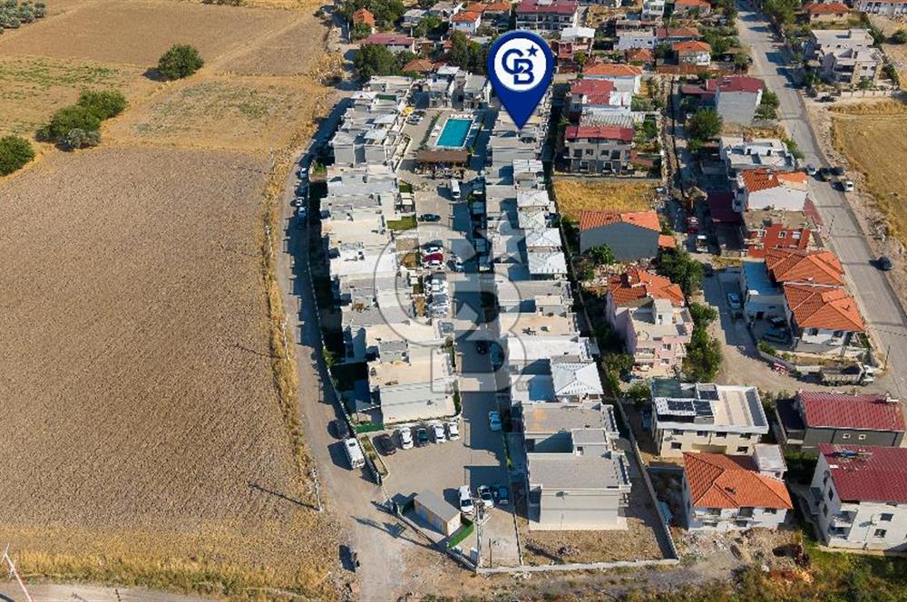 Foça Yenibağarası Havuzlu Sitede 1+1 Kiralık Daire