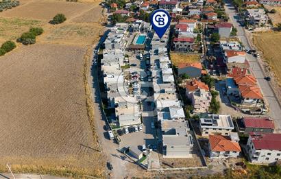 Foça Yenibağarası Havuzlu Sitede 1+1 Kiralık Daire
