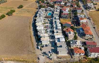 Foça Yenibağarası Havuzlu Sitede 1+1 Kiralık Daire