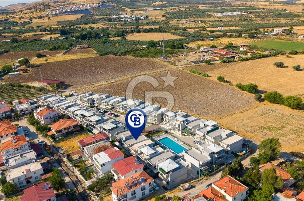 Foça Yenibağarası Havuzlu Sitede 2+1 Kiralık Daire