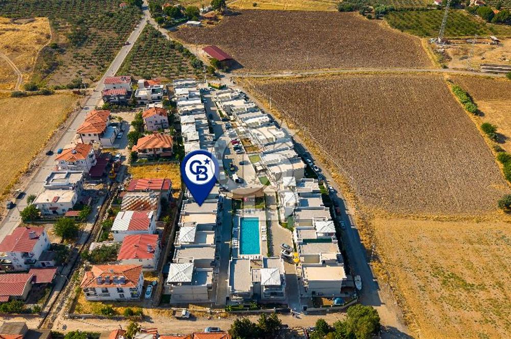 Foça Yenibağarası Havuzlu Sitede 1+1 Kiralık Daire