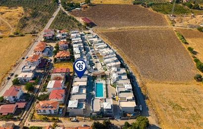 Foça Yenibağarası Havuzlu Sitede 2+1 Kiralık Daire