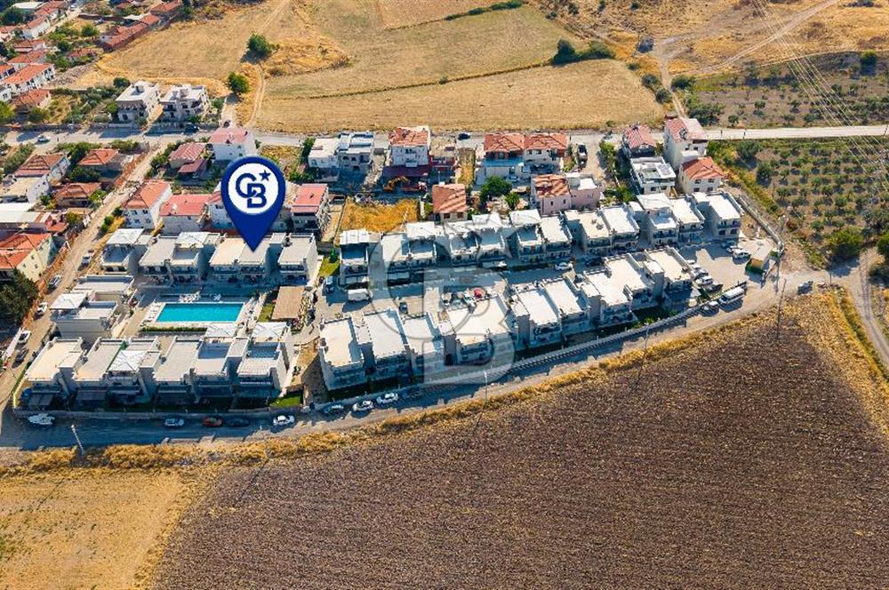 Foça Yenibağarası Havuzlu Sitede 2+1 Kiralık Daire