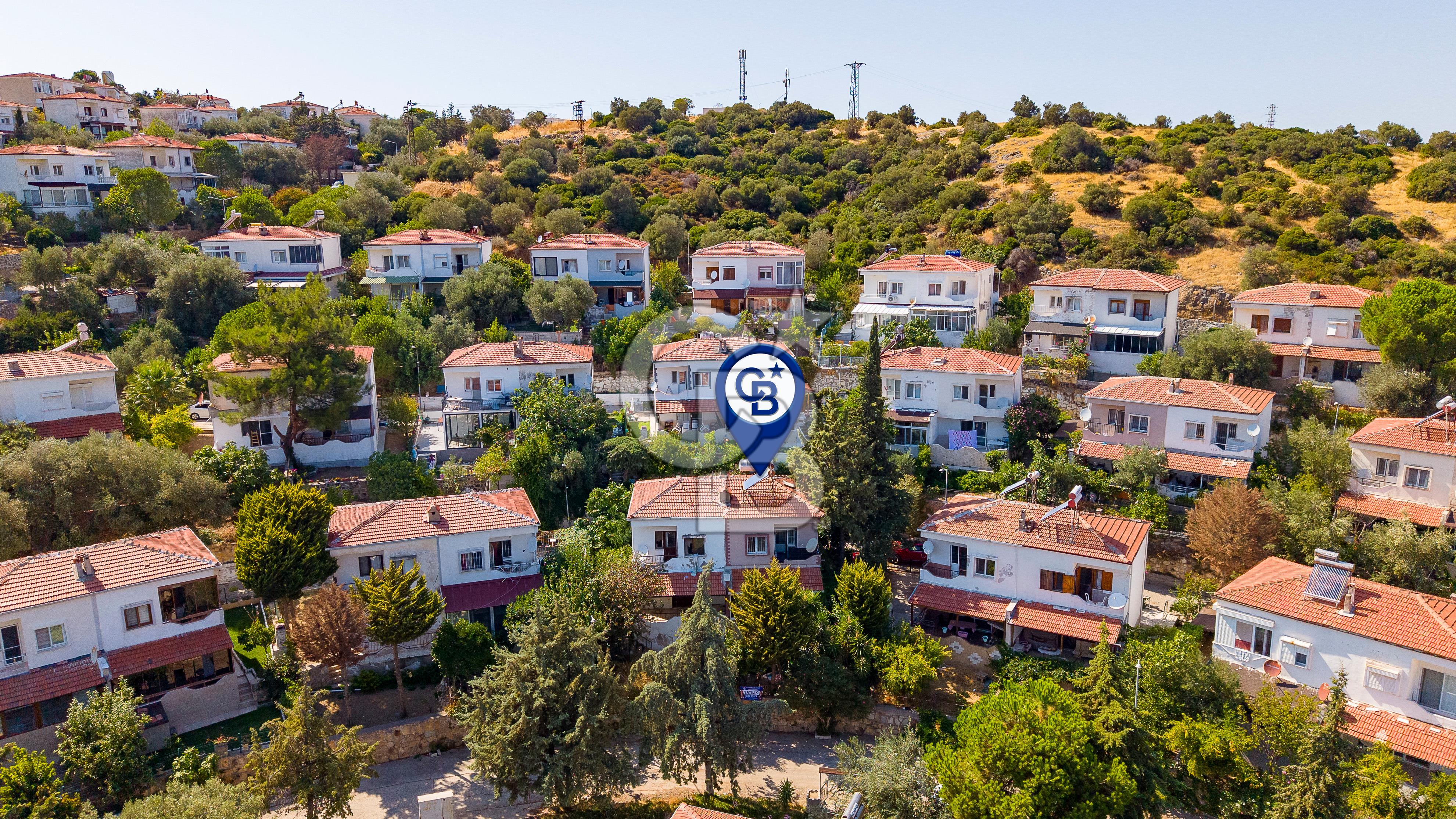 Foça Mercankent Sitesi'nde Satılık 2+1 Fırsat Villa