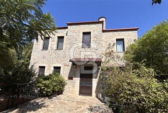 ESKİ DATÇA DA SATILIK GENİŞ BAHÇELİ MÜSTAKİL 4+1 TAŞ EV - 1 - 370076
