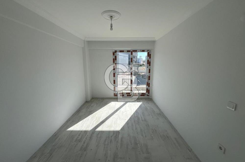 Foça Yenibağarası Havuzlu Sitede 1+1 Kiralık Daire