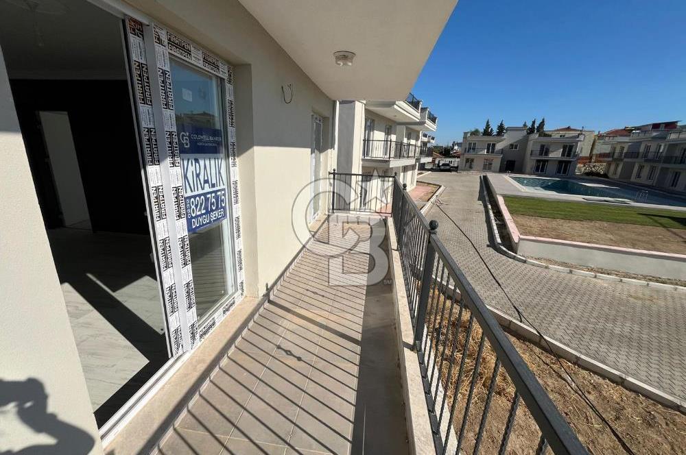Foça Yenibağarası Havuzlu Sitede 1+1 Kiralık Daire