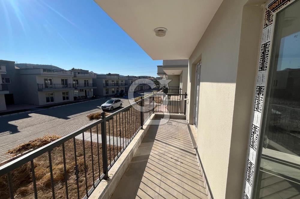 Foça Yenibağarası Havuzlu Sitede 2+1 Kiralık Daire