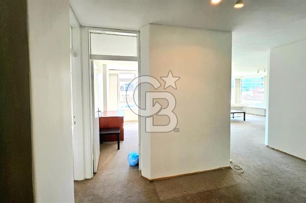 ÇANKAYA BÜKLÜM SOKAK'TA BALKONLU ASANSÖRLÜ 3+1 OFİS / DAİRE