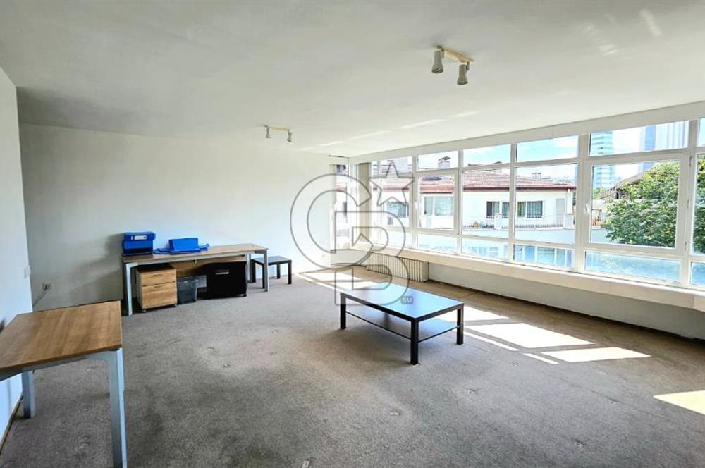 ÇANKAYA BÜKLÜM SOKAK'TA BALKONLU ASANSÖRLÜ 3+1 OFİS / DAİRE