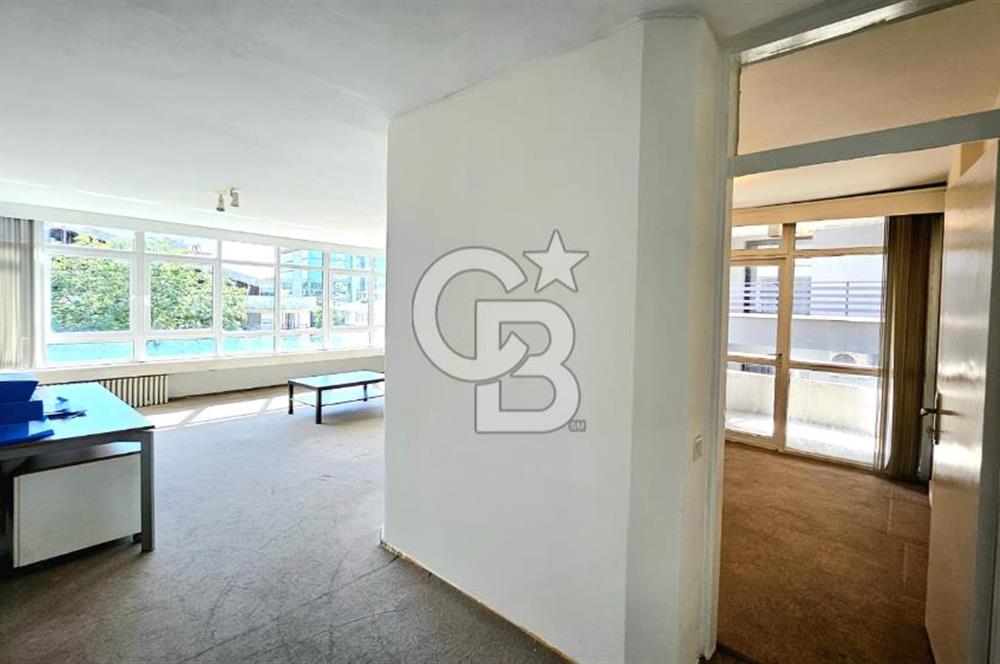 ÇANKAYA BÜKLÜM SOKAK'TA BALKONLU ASANSÖRLÜ 3+1 OFİS / DAİRE