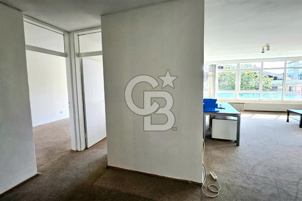 ÇANKAYA BÜKLÜM SOKAK'TA BALKONLU ASANSÖRLÜ 3+1 OFİS / DAİRE