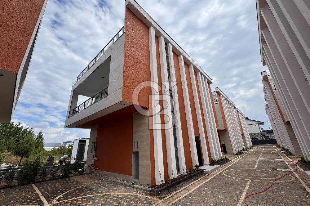 CB ENVOY | Başiskele Yeniköy'de Site İçi Tripleks 4+1 Lüks Villa