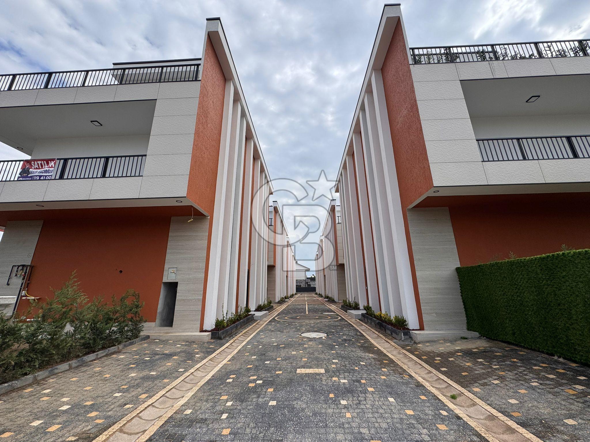 CB ENVOY | Başiskele Yeniköy'de Site İçi Tripleks 4+1 Lüks Villa