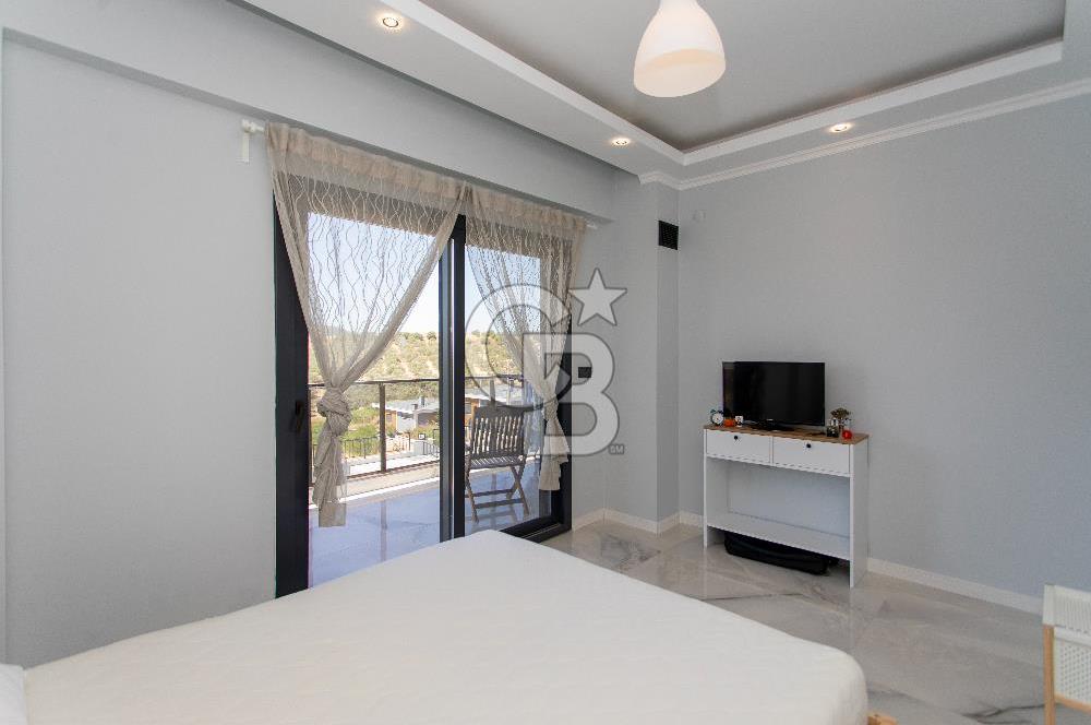 Foçaköy'de Kiralık Eşyalı 4+1 Müstakil Havuzlu Villa