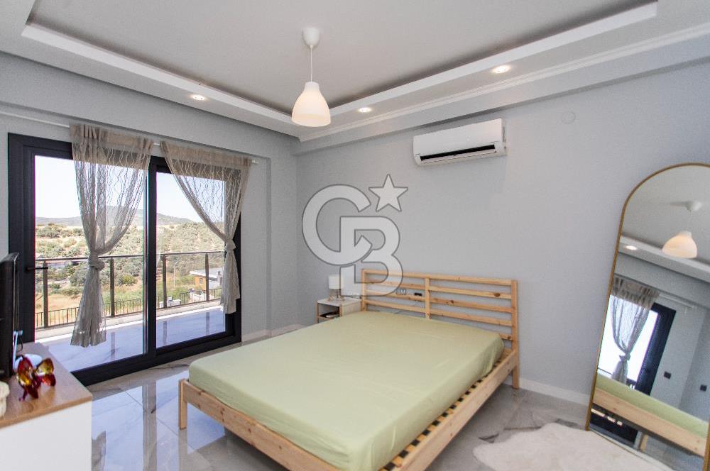 Foçaköy'de Satılık Eşyalı 4+1 Müstakil Havuzlu Villa