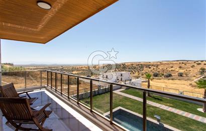 Foçaköy'de Kiralık Eşyalı 4+1 Müstakil Havuzlu Villa