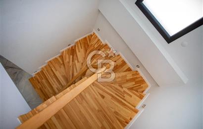 Foçaköy'de Kiralık Eşyalı 4+1 Müstakil Havuzlu Villa