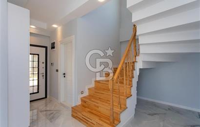 Foçaköy'de Kiralık Eşyalı 4+1 Müstakil Havuzlu Villa