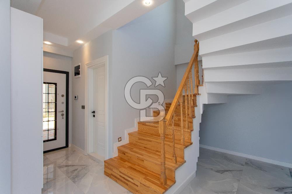 Foçaköy'de Satılık Eşyalı 4+1 Müstakil Havuzlu Villa
