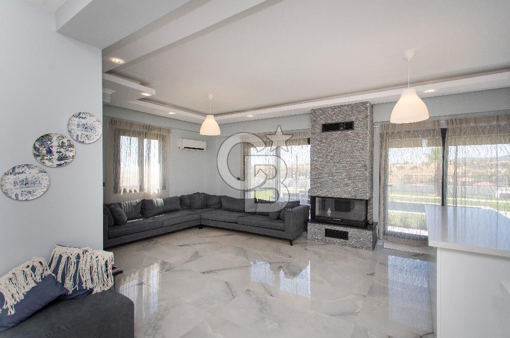 Foçaköy'de Satılık Eşyalı 4+1 Müstakil Havuzlu Villa