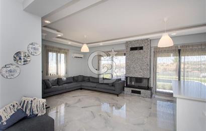 Foçaköy'de Kiralık Eşyalı 4+1 Müstakil Havuzlu Villa