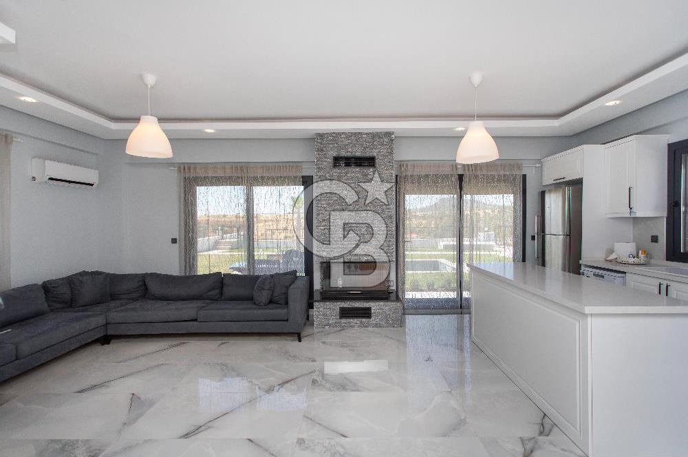 Foçaköy'de Satılık Eşyalı 4+1 Müstakil Havuzlu Villa