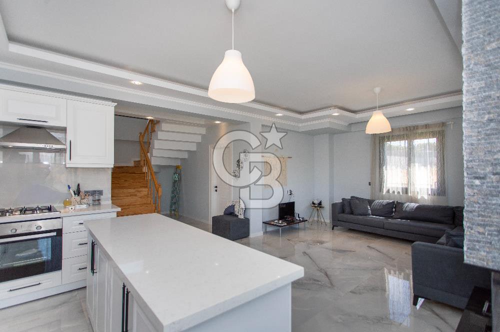 Foçaköy'de Satılık Eşyalı 4+1 Müstakil Havuzlu Villa