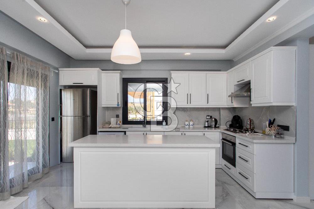 Foçaköy'de Satılık Eşyalı 4+1 Müstakil Havuzlu Villa