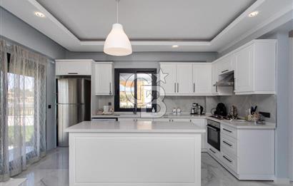 Foçaköy'de Satılık Eşyalı 4+1 Müstakil Havuzlu Villa
