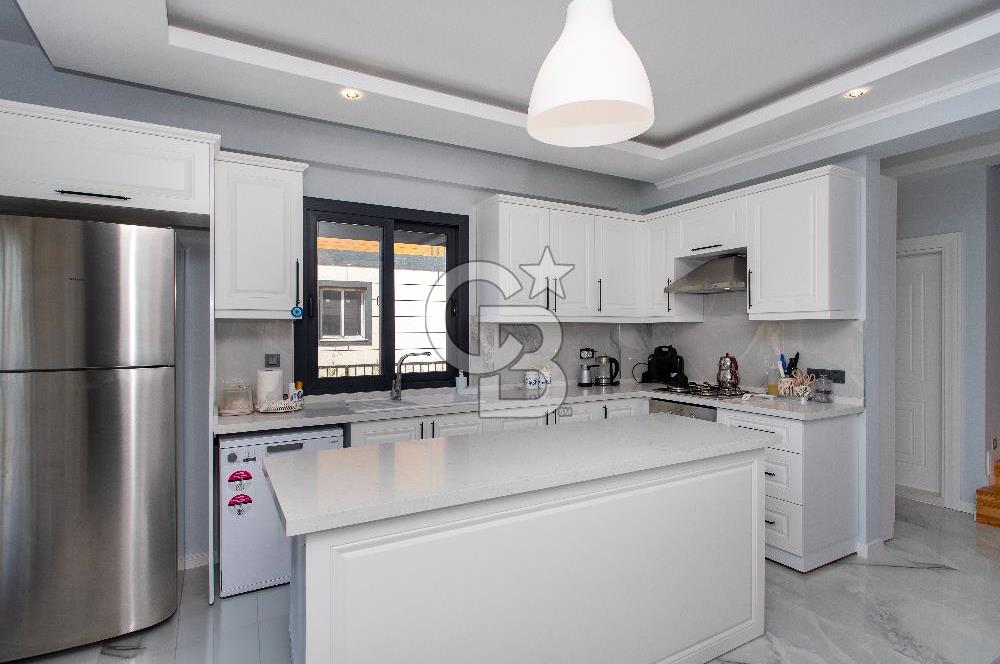 Foçaköy'de Kiralık Eşyalı 4+1 Müstakil Havuzlu Villa