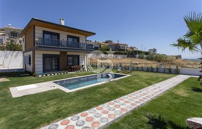 Foçaköy'de Kiralık Eşyalı 4+1 Müstakil Havuzlu Villa