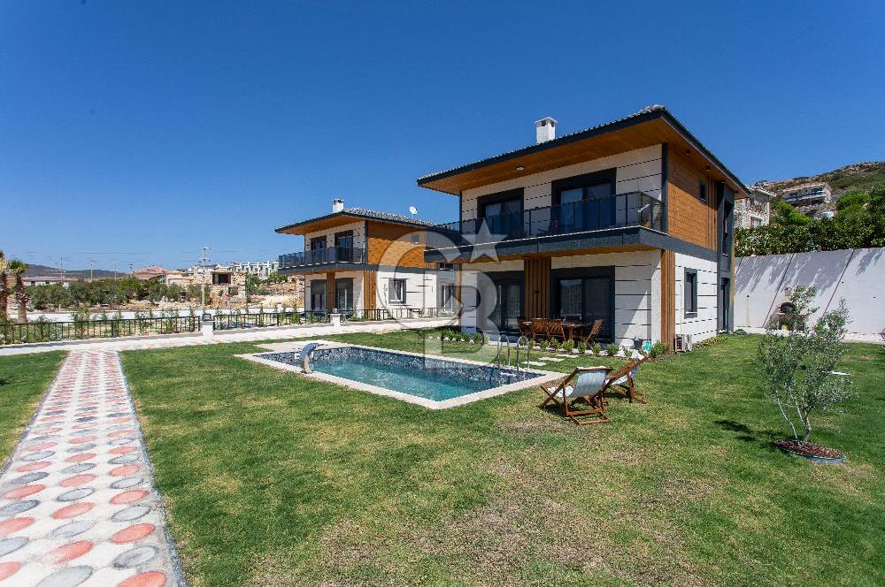 Foçaköy'de Satılık Eşyalı 4+1 Müstakil Havuzlu Villa